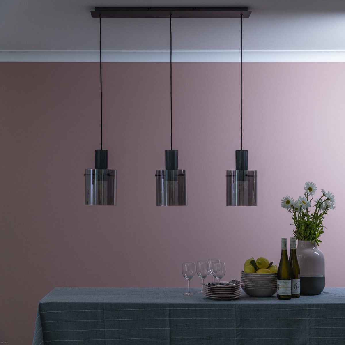 Riffelini 98cm Anthracite suspension De Brilliant - Le design simple mais &eacute;l&eacute;gant de la lampe s'int&egrave;gre dans la plupart des styles d'int&eacute;rieur.