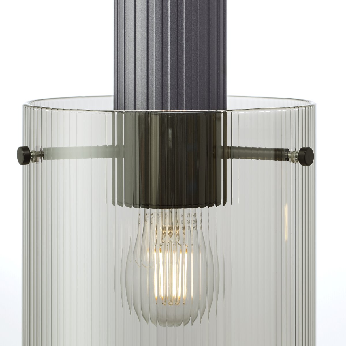 Riffelini 98cm Anthracite suspension De Brilliant - Le design simple mais &eacute;l&eacute;gant de la lampe s'int&egrave;gre dans la plupart des styles d'int&eacute;rieur.