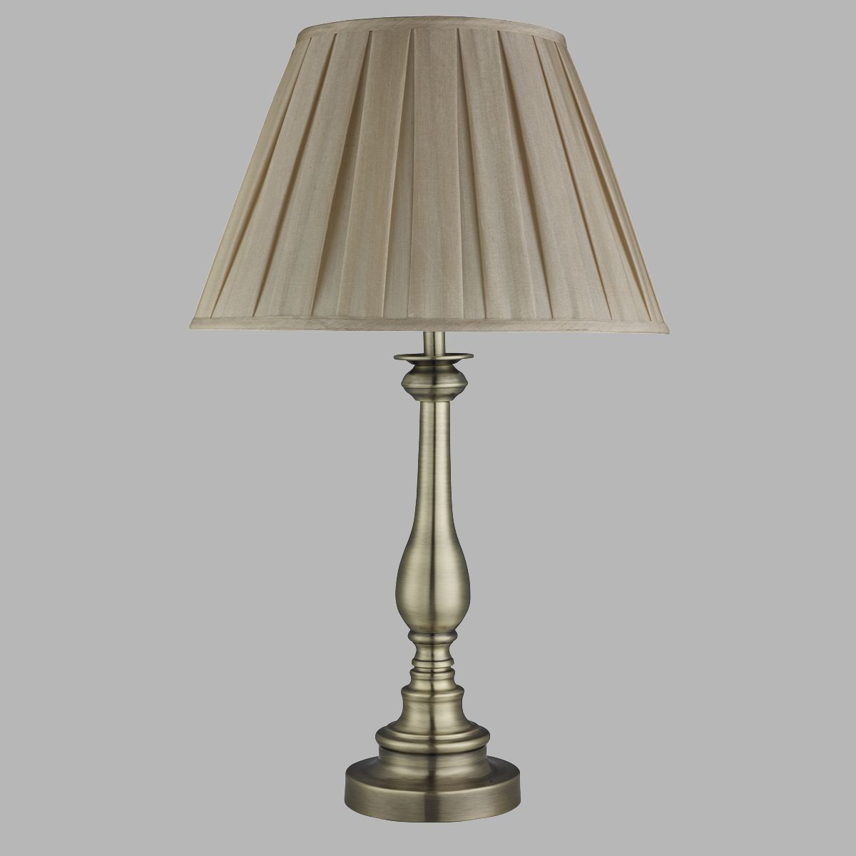 Flemish 62cm Laiton antique lampe de table De Searchlight - Cette lampe est parfaite pour le salon, la chambre ou le coin lecture et constitue un ajout &eacute;l&eacute;gant et pratique &agrave; votre maison.