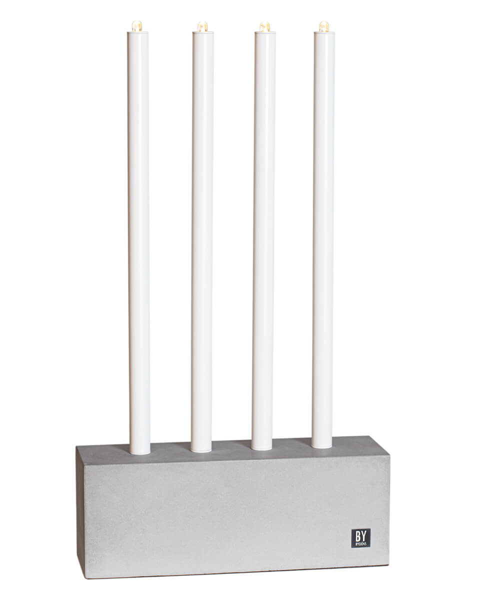 Raw Light Gris De By Rydéns - D&eacute;couvrez la fusion parfaite de la brutalit&eacute; industrielle et de l'&eacute;l&eacute;gance moderne avec le bougeoir Raw Light.