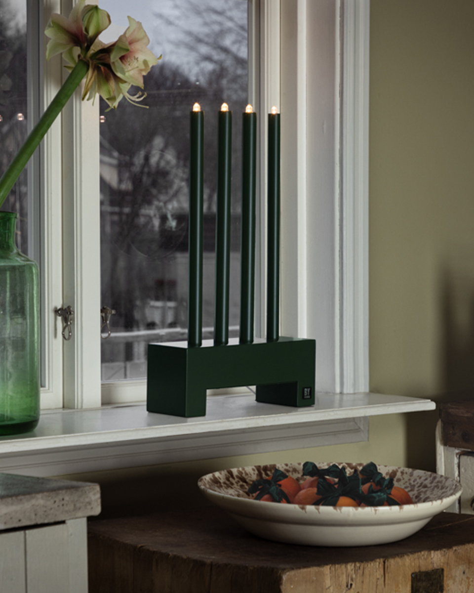 Twinkle Vert foncé De By Rydéns - D'une hauteur d'environ D'une hauteur de 30 cm, le bougeoir Twinkle attire tous les regards dans n'importe quel environnement.