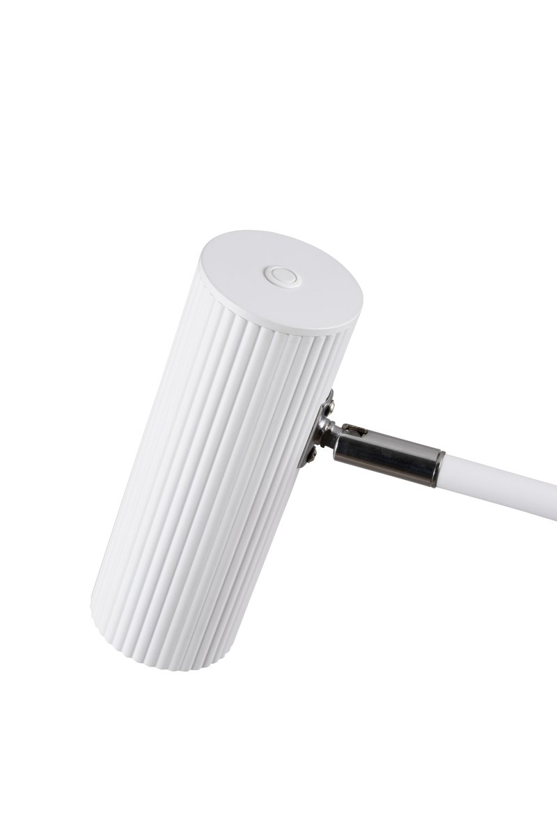 Hubble Read Blanc lampadaire De Globen Lighting - Hubble Read est un élégant lampadaire doté d'un abat-jour strié, façon maille, inclinable, permettant d'orienter la lumière dans la direction souhaitée.