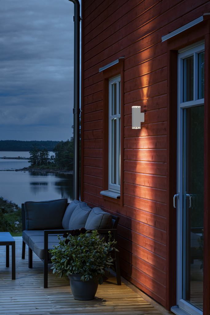 Pollux Blanc lampe d’extérieur De Konstsmide - Fabriquée à partir de matériaux de haute qualité pour une durabilité à long terme, cette lampe est à la fois fonctionnelle et élégante : un excellent choix pour améliorer votre espace extérieur !