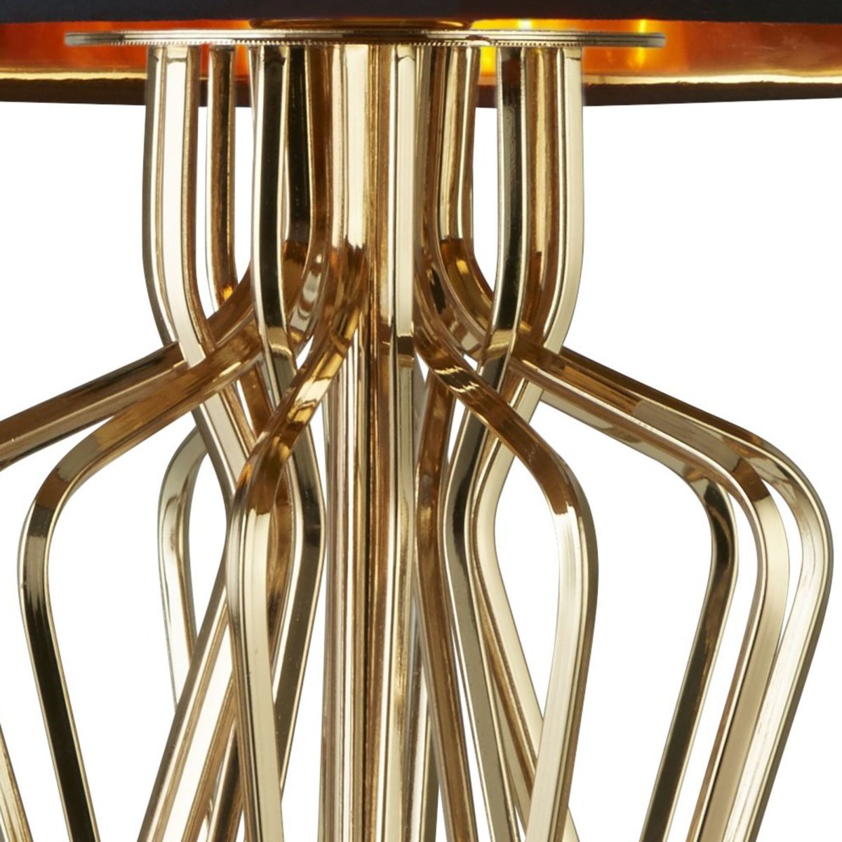 Ethan 72cm Or lampe de table De Searchlight - Le design sculptural donne à la lampe une expression artistique, tandis que l'abat-jour noir avec un intérieur doré diffuse une lumière chaude et douce.