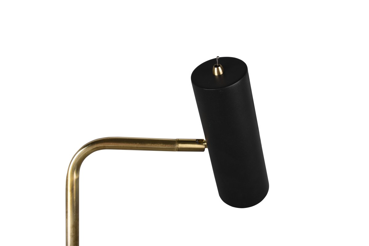 Marley Laiton mat lampadaire De Trio Lighting - La tête mobile peut être facilement ajustée vers le haut ou vers le bas, ce qui rend la lampe parfaite comme lampe de lecture sur le canapé ou comme éclairage discret dans le couloir.