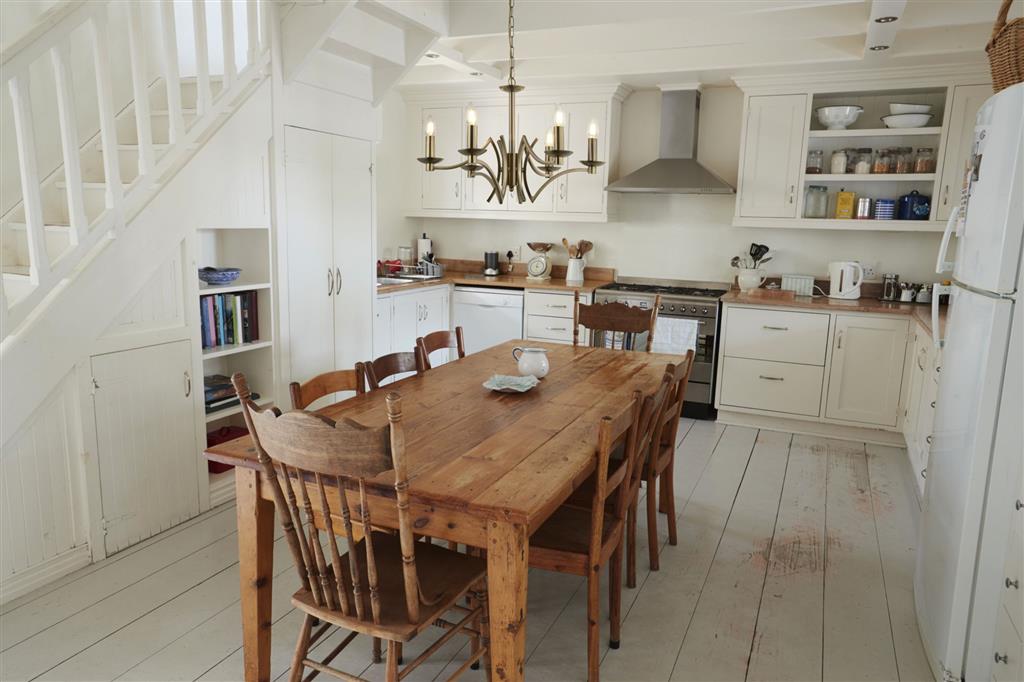 Ascot Ø56 Laiton antique suspension De Searchlight - La hauteur est ajustable lors de l'installation grâce à la longueur de chaîne adaptée.