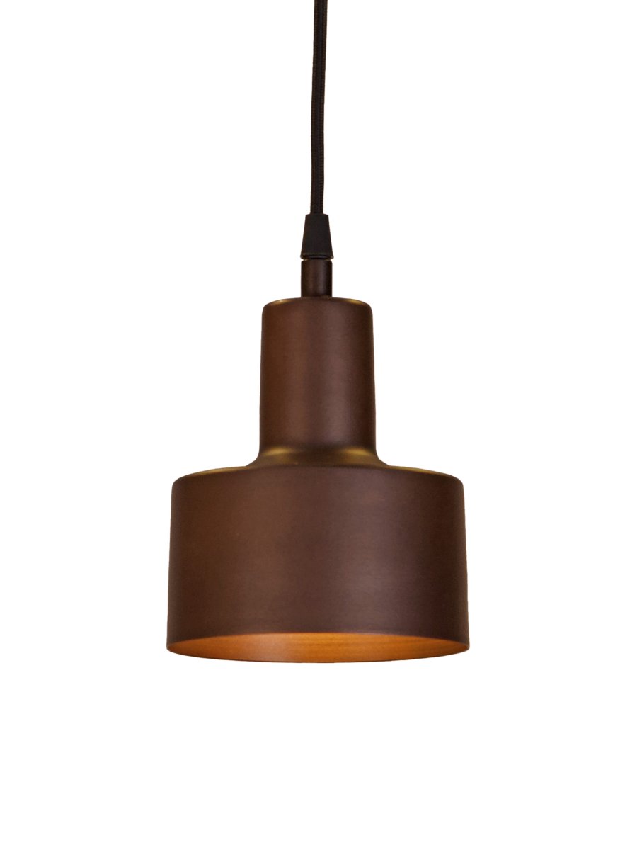 Solo Ø13cm Brun lampe de fenêtre De PR Home - Elle est fournie avec un c&acirc;ble textile noir de 3,5 m et une prise secteur.