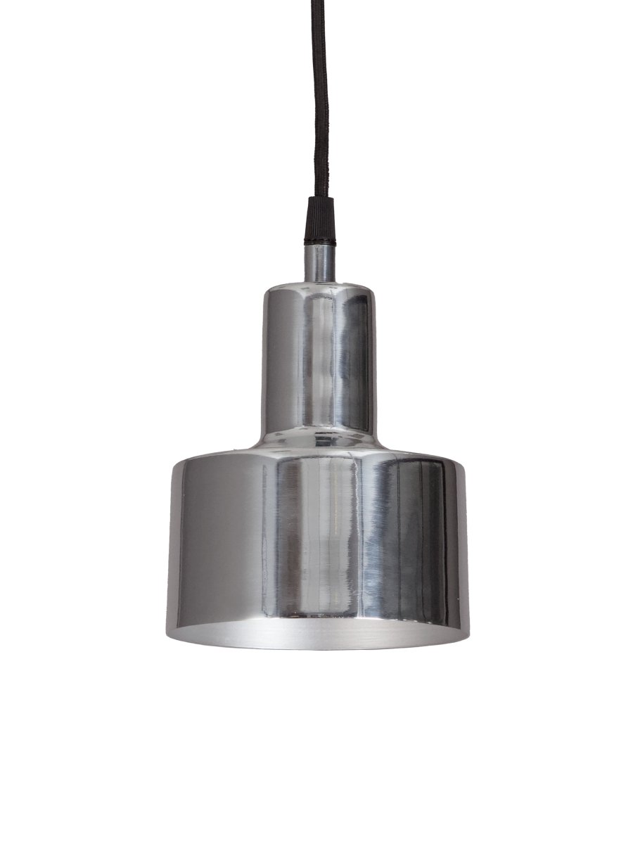 Solo Ø13 Chrome lampe de fenêtre De PR Home - Solo est une &eacute;l&eacute;gante applique murale en m&eacute;tal au design minimaliste.