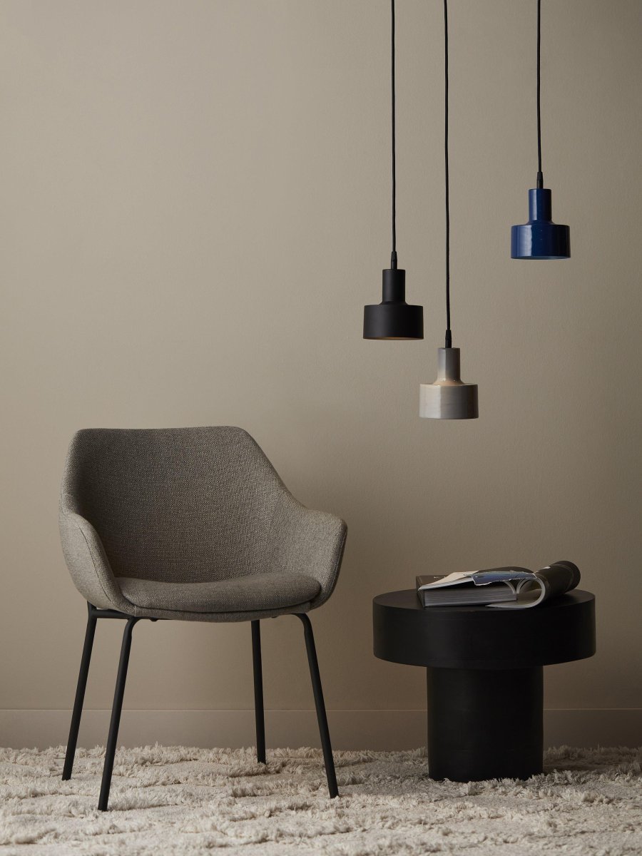 Solo Ø13 Noir lampe de fenêtre De PR Home - C&acirc;ble textile noir de 3,5 m&egrave;tres, support de suspension et prise murale.