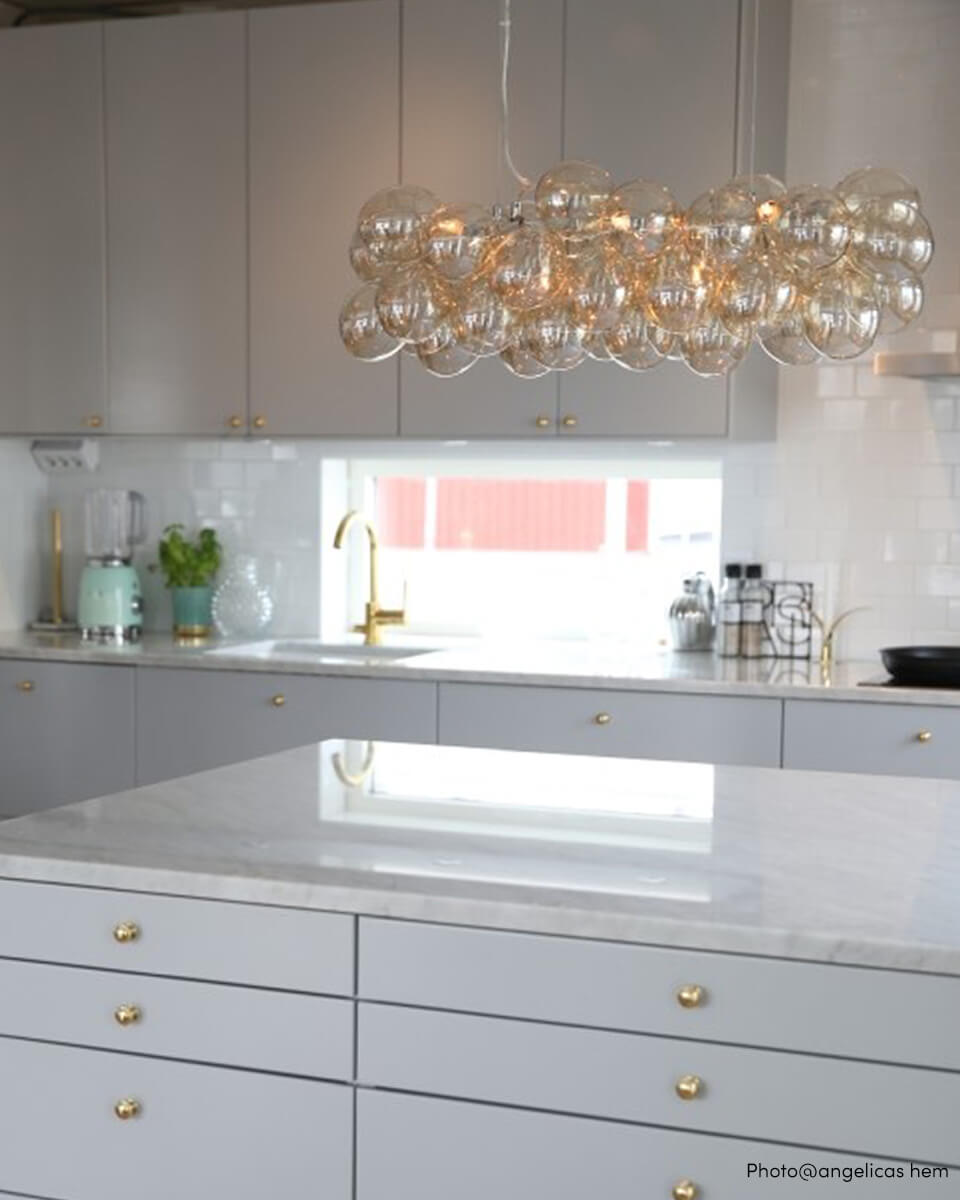 Gross Bar 80cm Ambre suspension De By Rydéns - La longueur de cette lampe est de 80 centim&egrave;tres et la longueur du c&acirc;ble est de 120 centim&egrave;tres, mais vous pouvez sur&eacute;lever ou abaisser la lampe pour l'adapter &agrave; votre maison.