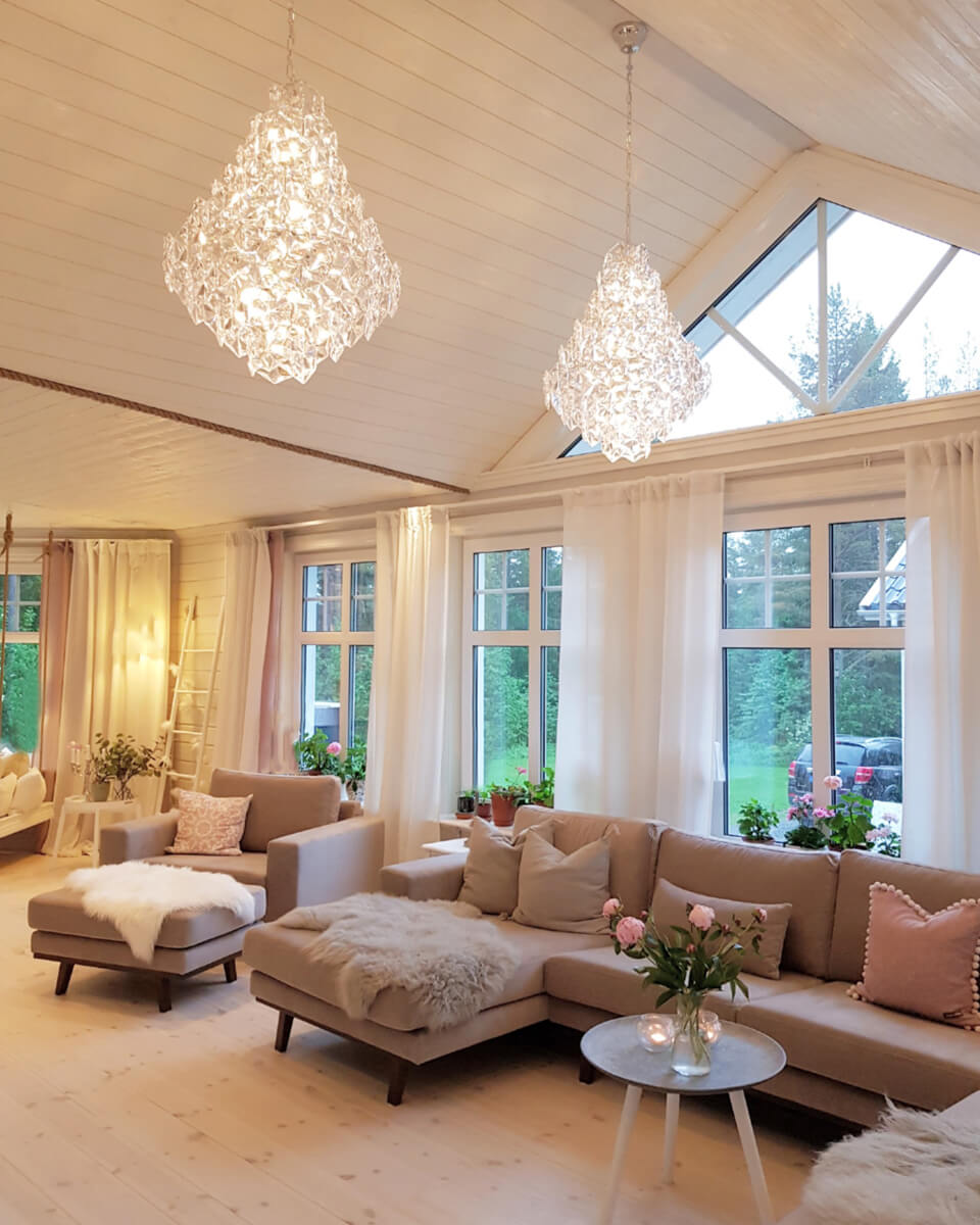 Monarque Ø58 Transparent cristal De By Rydéns - Monarque est particuli&egrave;rement raffin&eacute; dans un salon ou une salle &agrave; manger, et conf&egrave;re &agrave; votre int&eacute;rieur une touche d'exclusivit&eacute; et de style.