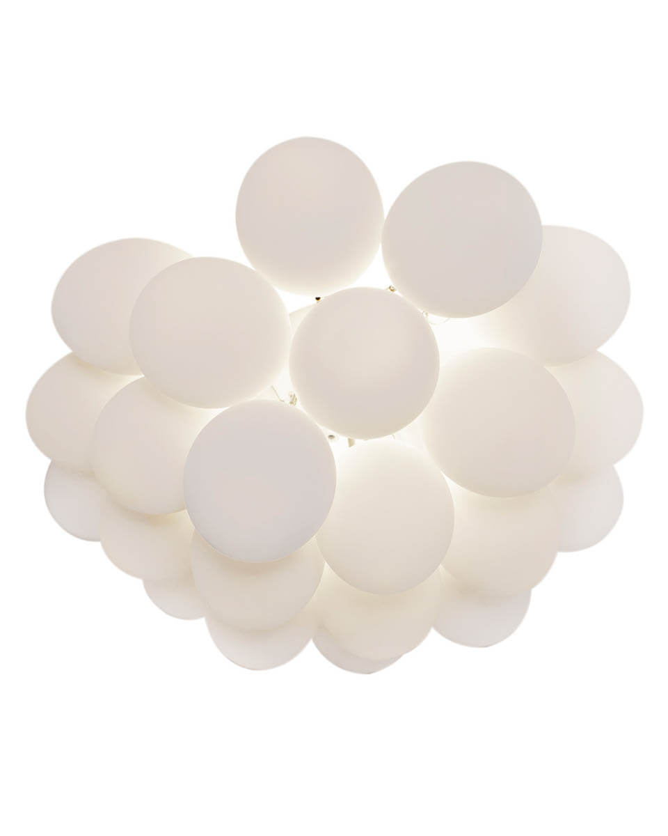 Gross Ø50 Blanc plafonnier De By Rydéns - Le plafonnier Gross se compose de 20 sph&egrave;res en verre souffl&eacute; &agrave; la main, d'un diam&egrave;tre de 10 cm chacune.
