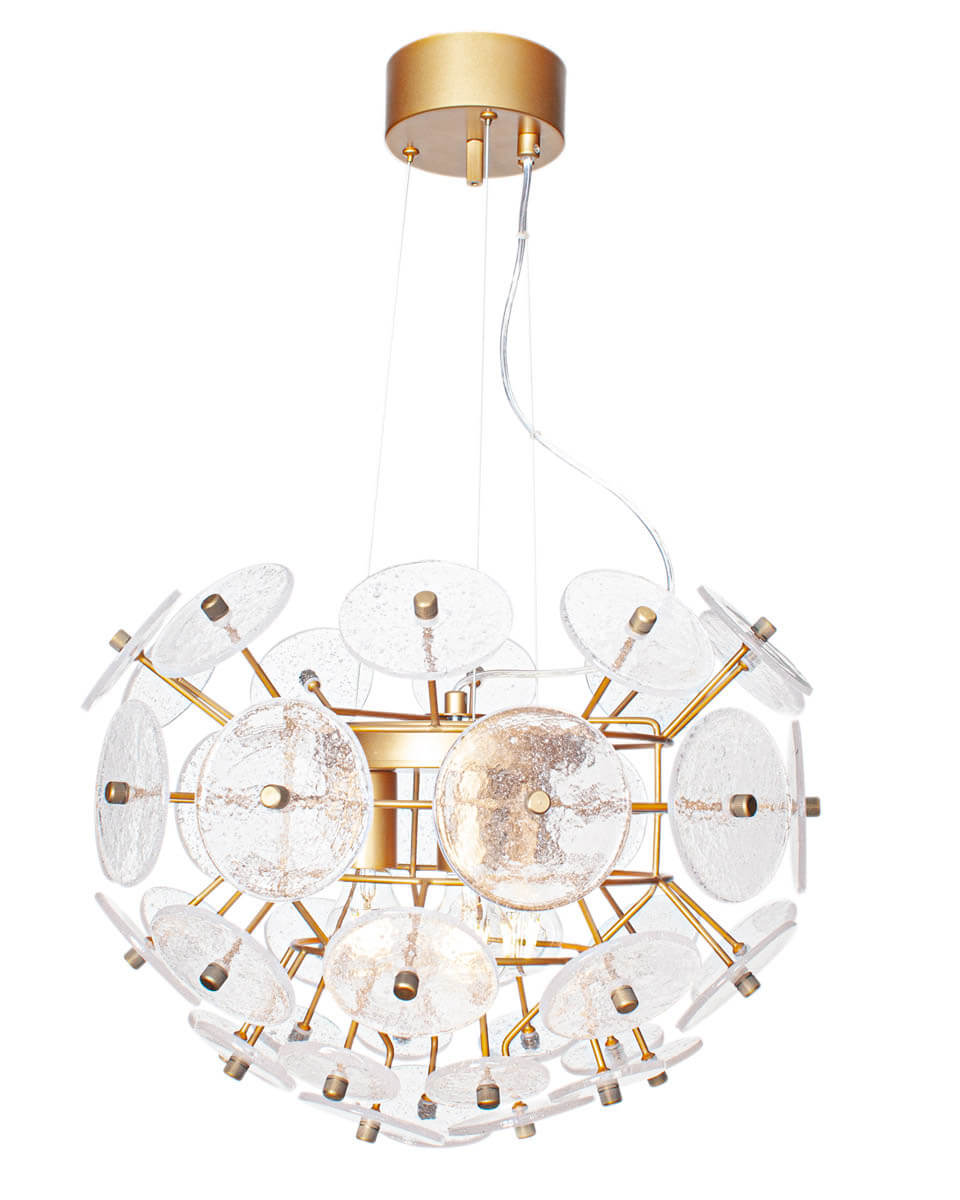 Retrow Ø50 suspension De By Rydéns - En plus des panneaux de verre, la lampe présente des détails en or mat sous la forme d'un plafonnier et de bras, créant une sensation de luxe.