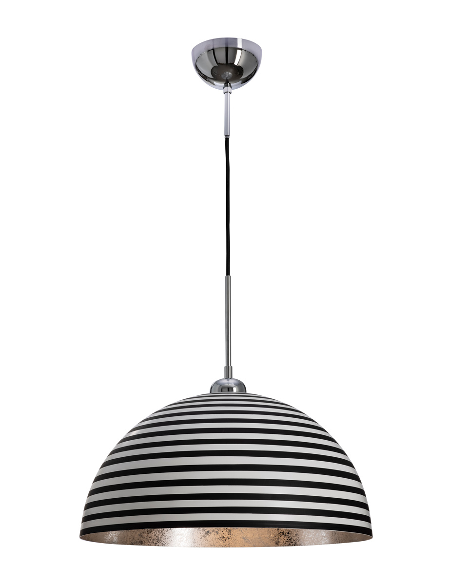 Stripe Ø45 Noir et blanc suspension De By Rydéns - L'int&eacute;rieur argent&eacute; refl&egrave;te magnifiquement la lumi&egrave;re, soulignant le caract&egrave;re d&eacute;coratif de la lampe tout en contribuant &agrave; un &eacute;clairage agr&eacute;able.