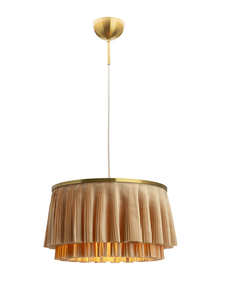 Ophelia Ø40 Beige suspension De By Rydéns - Une fois allum&eacute;e, la lampe diffuse une lumi&egrave;re douce et tamis&eacute;e, cr&eacute;ant une ambiance chaleureuse et accueillante dans la pi&egrave;ce.