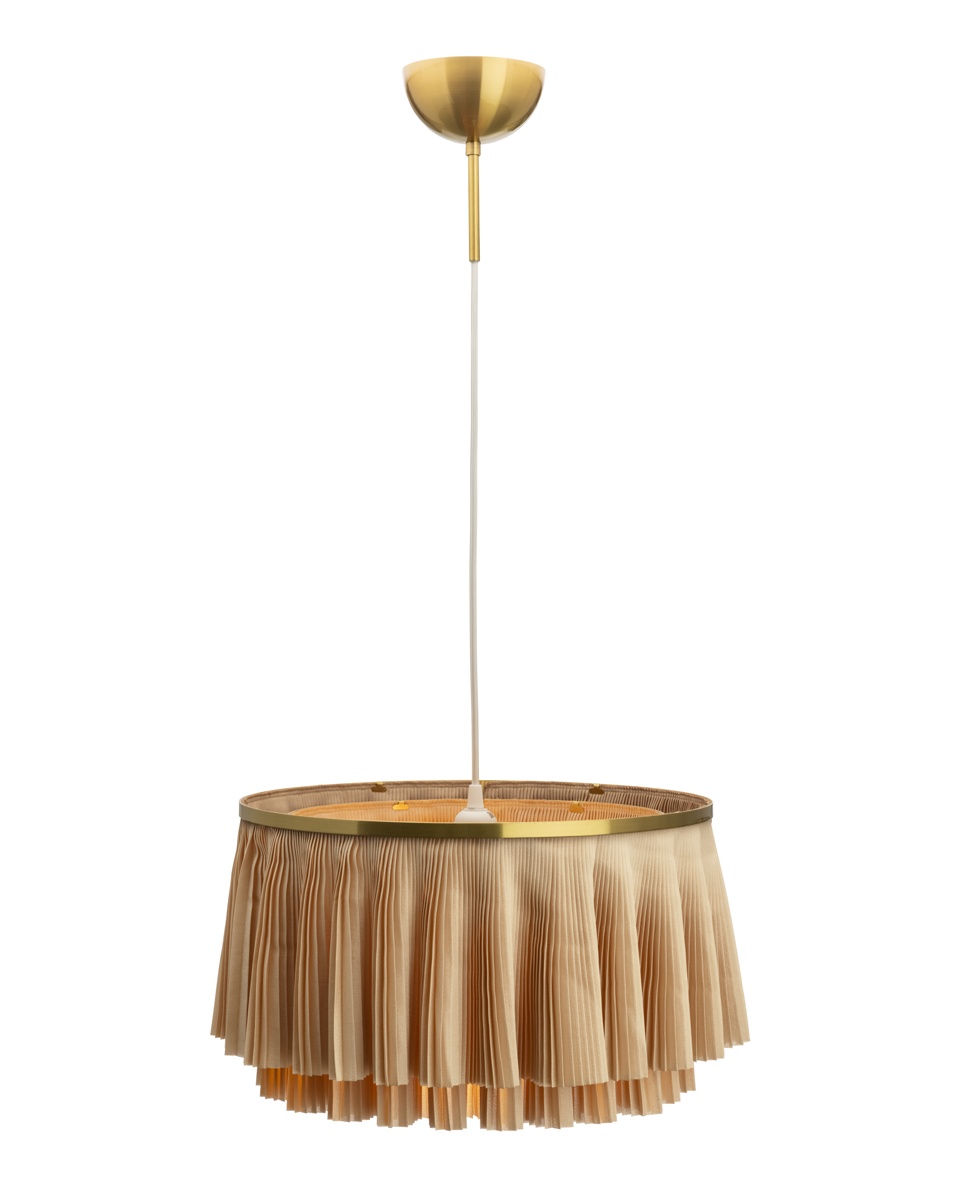 Ophelia Ø40 Beige suspension De By Rydéns - Une fois allum&eacute;e, la lampe diffuse une lumi&egrave;re douce et tamis&eacute;e, cr&eacute;ant une ambiance chaleureuse et accueillante dans la pi&egrave;ce.