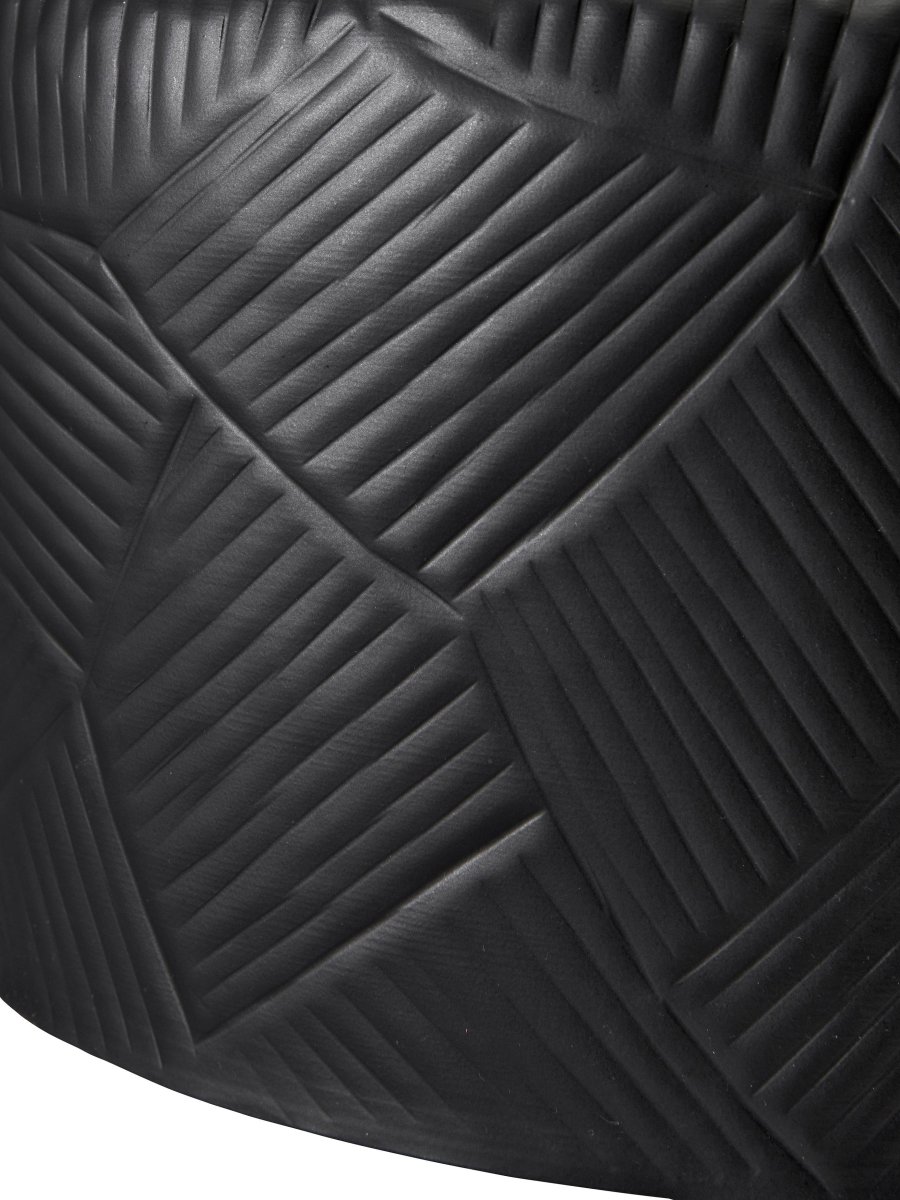 Ribble Ø25 Noir suspension De PR Home - C&acirc;ble en plastique noir de 1,5 m de long avec rosace de plafond pour suspension par crochet de la m&ecirc;me couleur que l'abat-jour.
