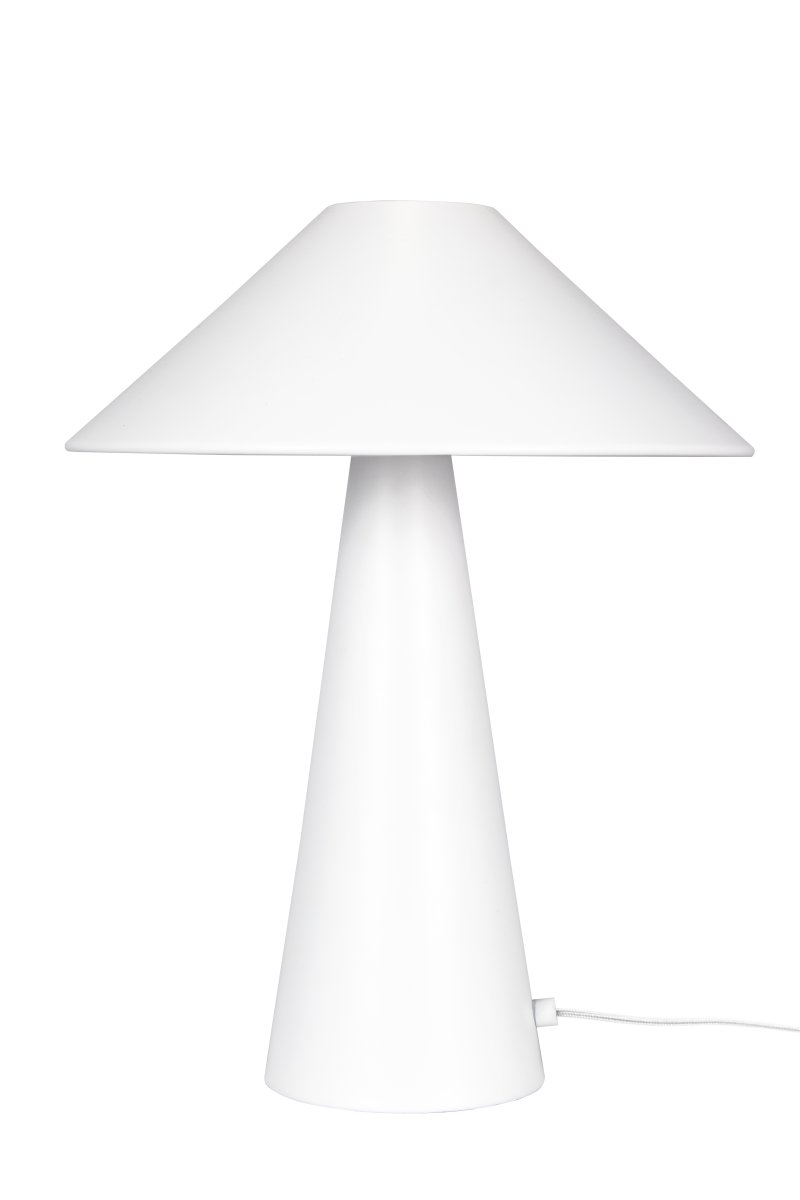 Cannes 40cm Blanc lampe de table De Globen Lighting - Cannes est fabriqu&eacute;e en m&eacute;tal laqu&eacute; mat et est &eacute;quip&eacute;e d'un c&acirc;ble textile de 200 cm avec prise et interrupteur.