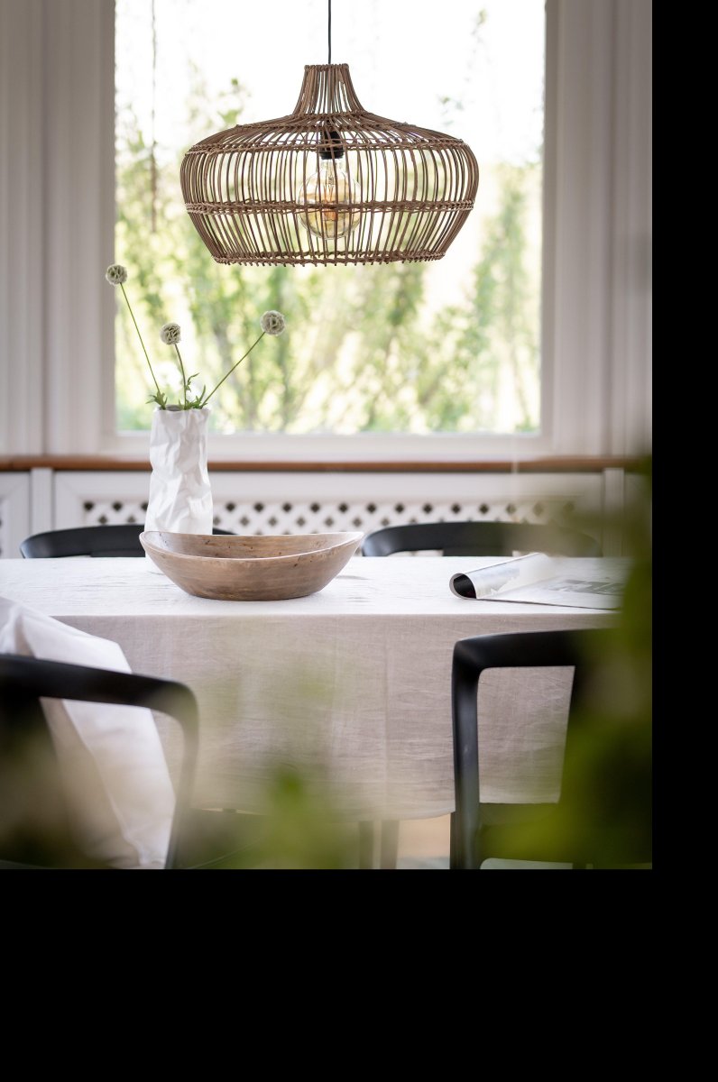Kisha Abat-Jour Ø50 Excl. Suspension Nature suspension De PR Home - L'abat-jour avec sa forme et son tissage uniques filtre la lumi&egrave;re et cr&eacute;e un magnifique jeu d'ombres.