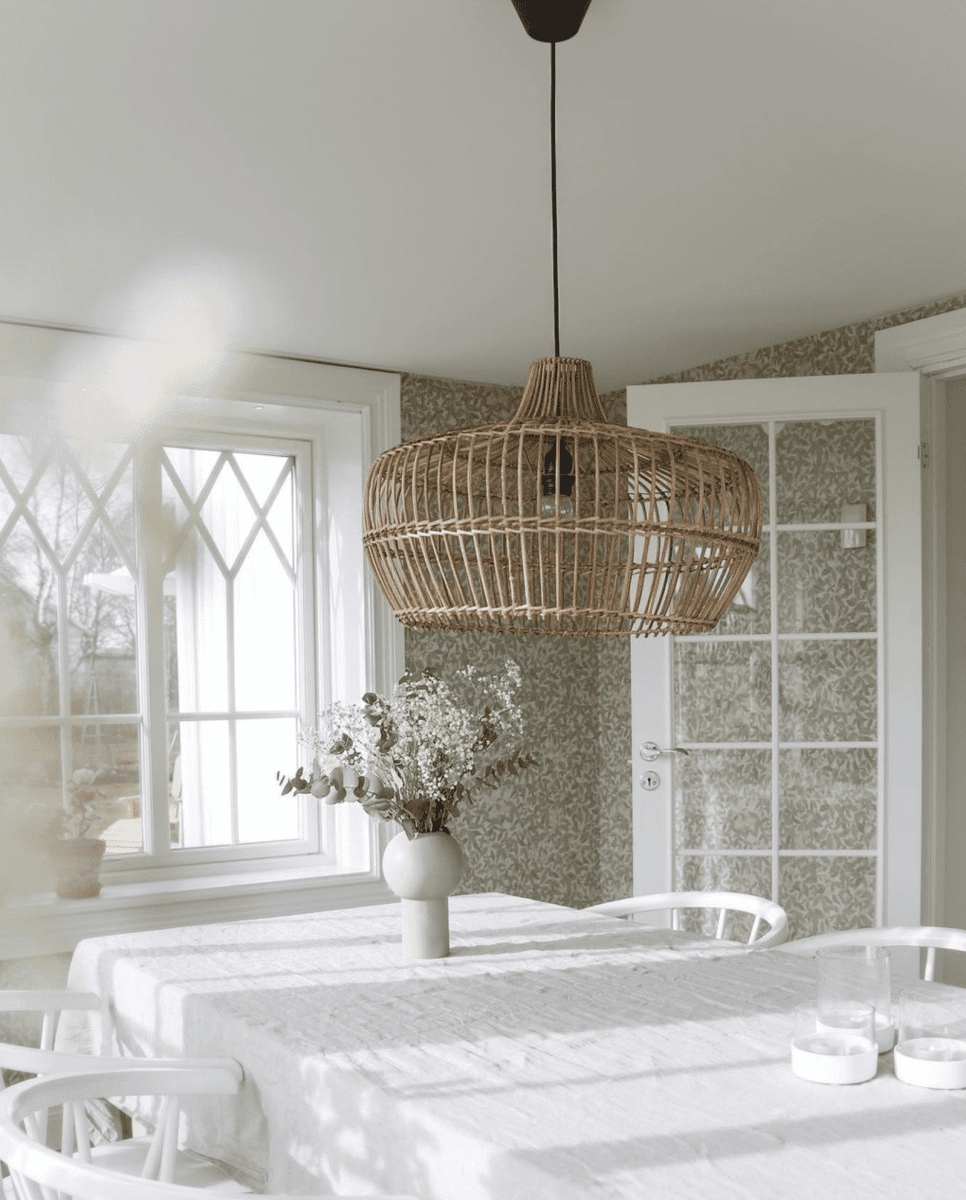 Kisha Abat-Jour Ø50 Excl. Suspension Nature suspension De PR Home - L'abat-jour avec sa forme et son tissage uniques filtre la lumi&egrave;re et cr&eacute;e un magnifique jeu d'ombres.