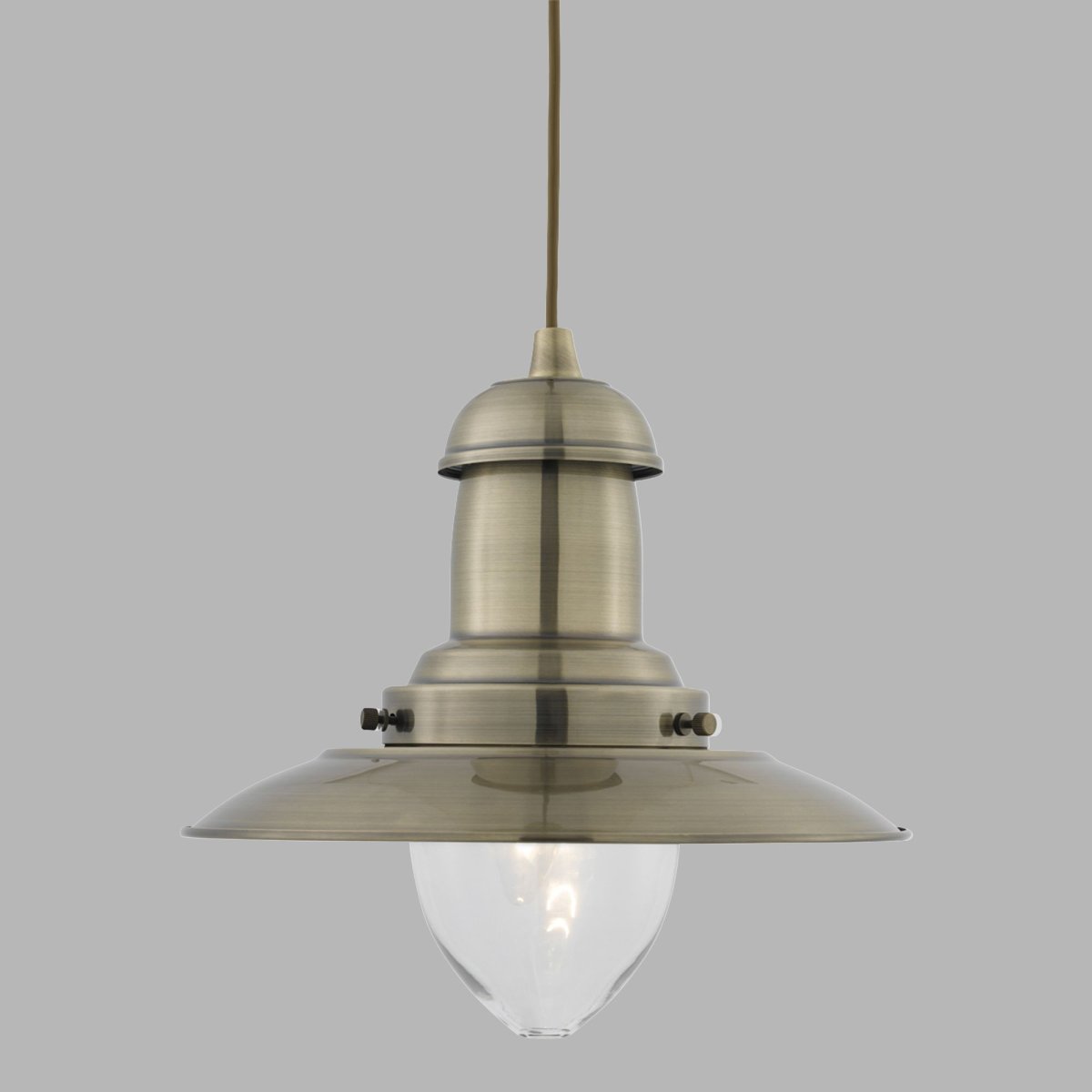 Fisherman Ø32 Laiton antique suspension De Searchlight - La belle finition en laiton antique, les bords arrondis doux et le grand abat-jour en verre transparent rehausseront votre salle à manger ou illumineront votre couloir tout en ajoutant une touche de design rétro à votre intérieur.
