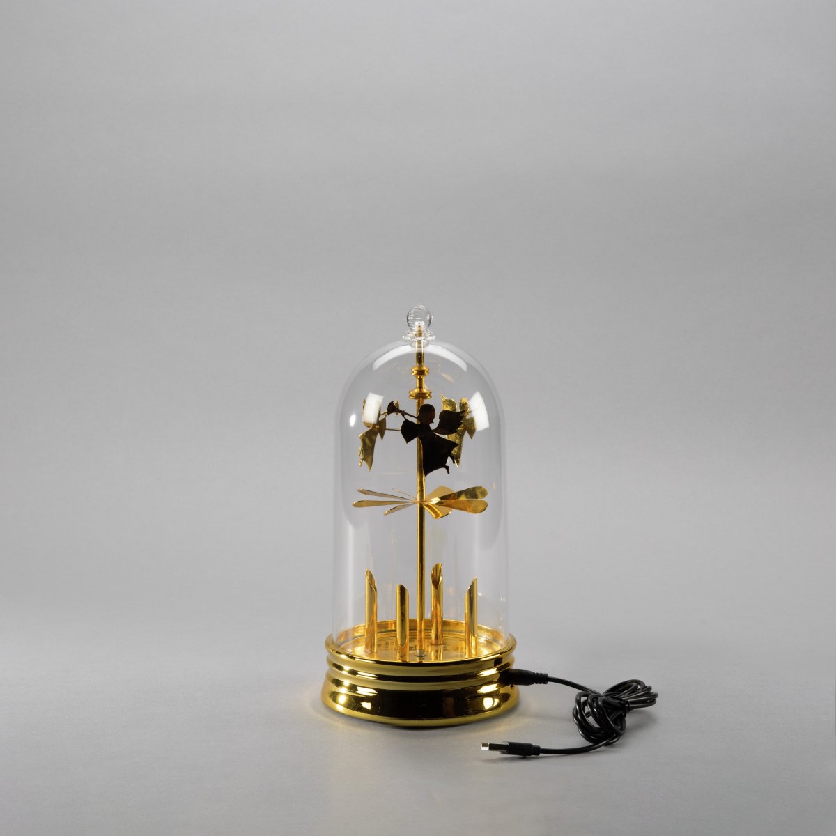 Lanterne Avec Carrousel D’Anges Or De Konstsmide - Il est recommand&eacute; de le placer sur le bureau dans le couloir ou sur la table d'appoint dans le salon pour rehausser l'ambiance de No&euml;l dans la maison.