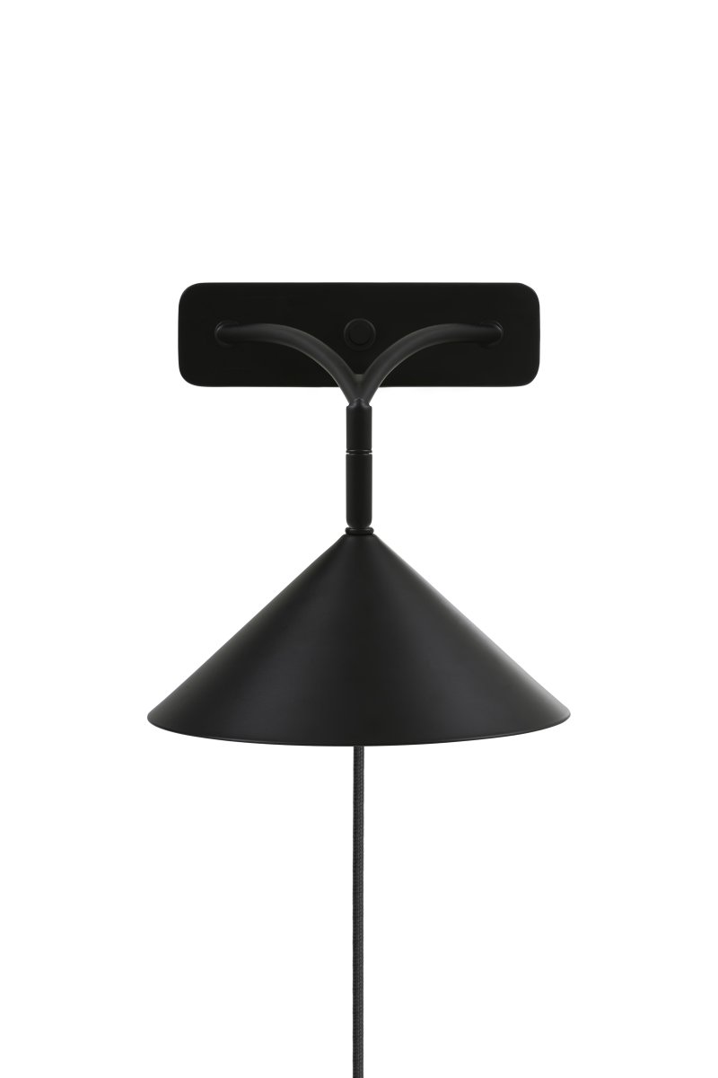 Curve Noir lampe de lecture De Globen Lighting - Elle est fournie avec un c&acirc;ble textile de 2 m et une prise.