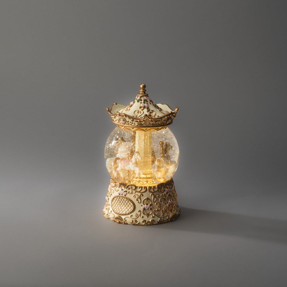 Lanterne à eau Carrousel Or De Konstsmide - La lanterne est dot&eacute;e d'une minuterie (5 heures allum&eacute;e, 19 heures &eacute;teinte, r&eacute;p&eacute;tition possible) pour une utilisation simple et pratique.