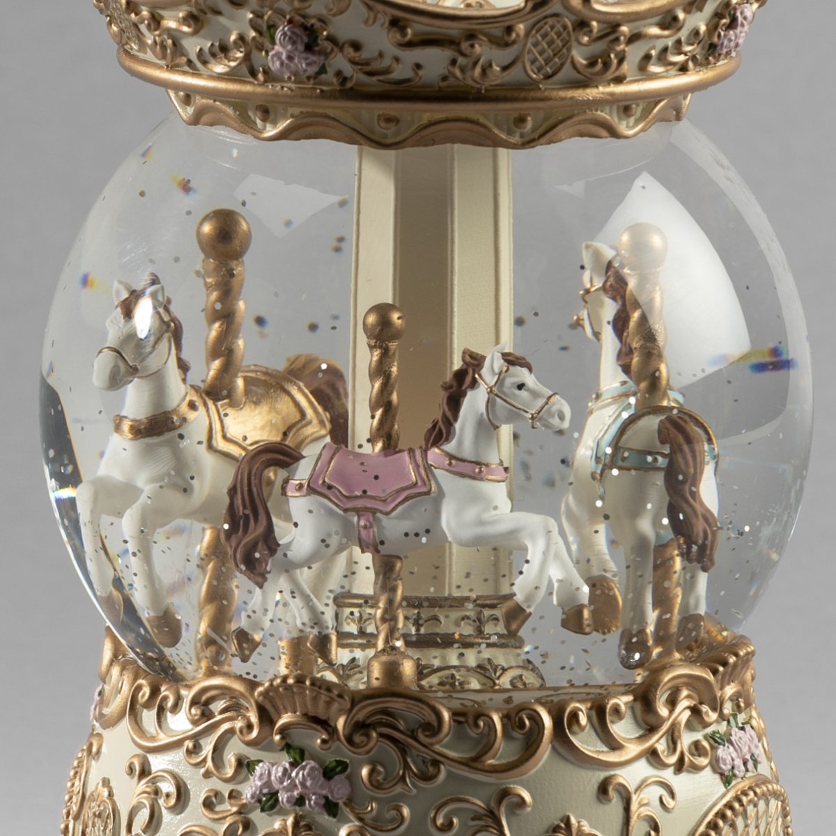 Lanterne à eau Carrousel Or De Konstsmide - La lanterne est dot&eacute;e d'une minuterie (5 heures allum&eacute;e, 19 heures &eacute;teinte, r&eacute;p&eacute;tition possible) pour une utilisation simple et pratique.