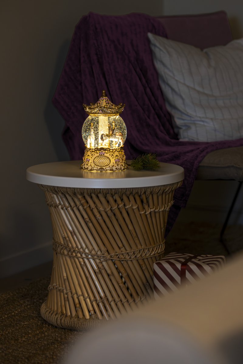 Lanterne à eau Carrousel Or De Konstsmide - La lanterne est dot&eacute;e d'une minuterie (5 heures allum&eacute;e, 19 heures &eacute;teinte, r&eacute;p&eacute;tition possible) pour une utilisation simple et pratique.