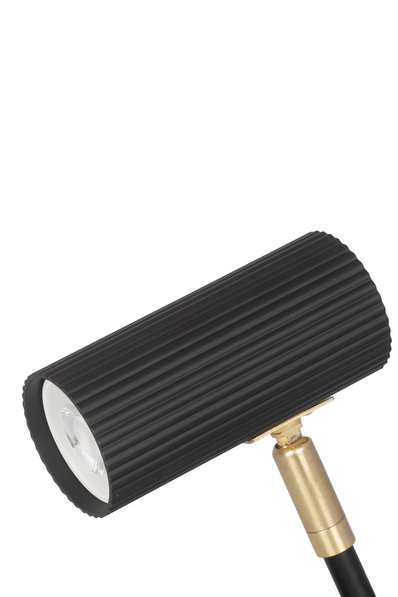 Hubble Noir lampe à pince De Globen Lighting - L'abat-jour est inclinable verticalement et latéralement, ce qui la rend idéale pour une utilisation sur une étagère ou une tête de lit.