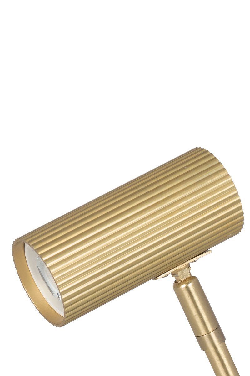 Hubble Laiton brossé lampe à pince De Globen Lighting - L'abat-jour est inclinable verticalement et lat&eacute;ralement, ce qui la rend id&eacute;ale pour une utilisation sur une &eacute;tag&egrave;re ou une t&ecirc;te de lit.