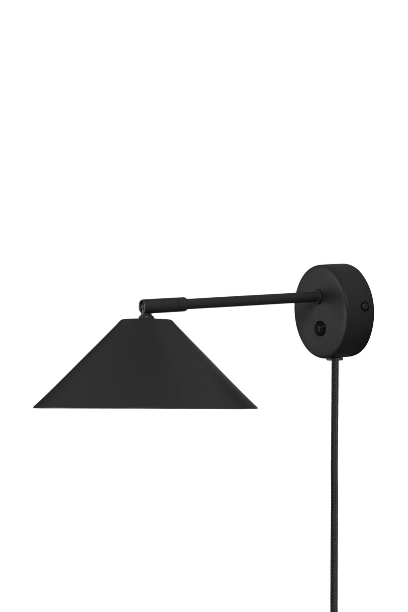 Cannes 30cm Noir lampe de lecture De Globen Lighting - Son abat-jour diffuse une lumière douce et agréable vers le bas et est inclinable verticalement et latéralement.