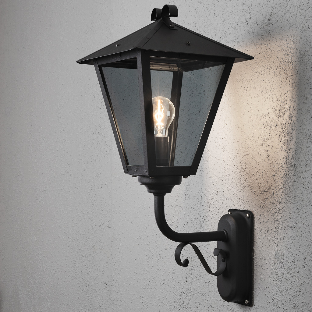 Benu Noir lampe d’extérieur De Konstsmide - Cette lampe convient &agrave; toutes les conditions m&eacute;t&eacute;orologiques et offre une solution d'&eacute;clairage ext&eacute;rieur durable et &eacute;l&eacute;gante.