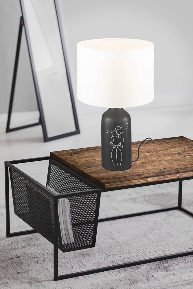 Vinoza 53cm Noir lampe de table De Eglo - Dotée d'une base noire décorée de lignes minimalistes représentant une femme portant un chapeau, la lampe ajoute une touche sophistiquée et artistique à votre intérieur.