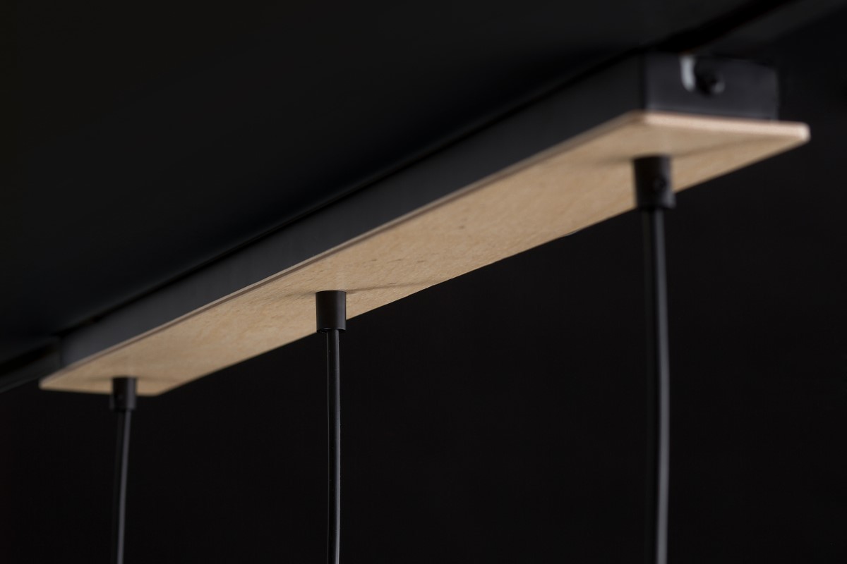 Bolero 66cm Noir suspension De Emibig Lighting - La combinaison classique du métal et du bois confère à la lampe un caractère unique et distinctif.