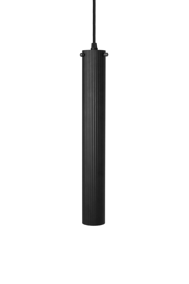 Hubble 38cm Noir lampe de fenêtre De Globen Lighting - L'esthétique et le jeu d'éclairage peuvent être facilement modifiés grâce à différentes sources lumineuses : choisissez un spot directionnel pour un éclairage fonctionnel, une petite sphère pour une ambiance moderne, ou une source lumineuse plus grande pour un effet plus atmosphérique.