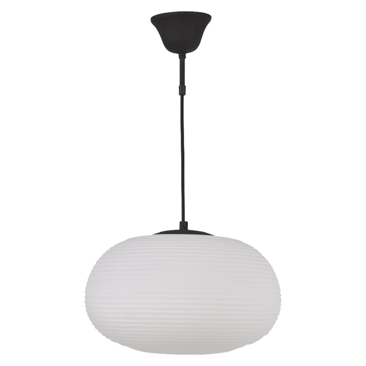  Nova Ø34 Noir suspension De Oriva - Parfait au dessus de la table à manger, de la table basse ou dans les pièces où vous souhaitez créer une atmosphère accueillante et chaleureuse.