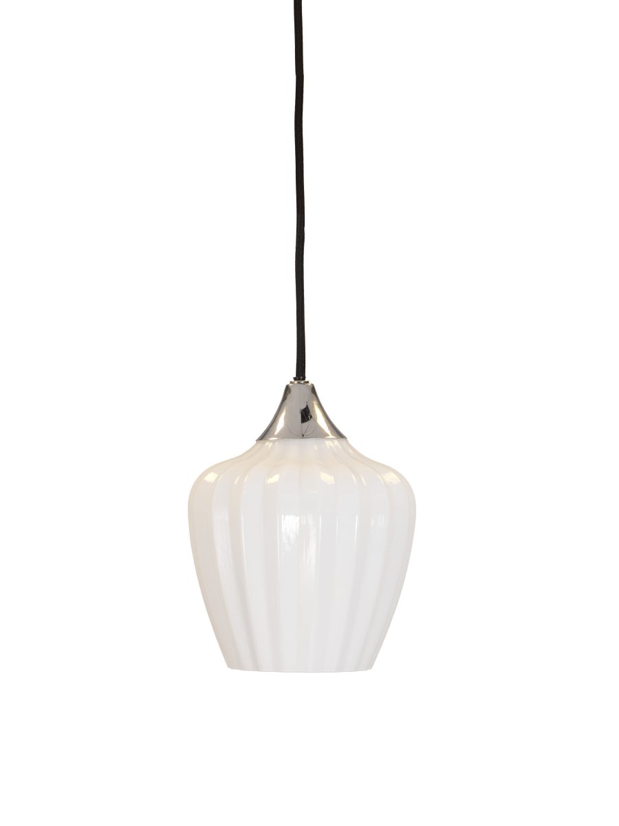 Amalfi Ø14 Blanc lampe de fenêtre De PR Home - Grâce à sa taille compacte, Amalfi est idéale sur un rebord de fenêtre et constitue un magnifique point focal, qu'elle soit allumée ou éteinte.