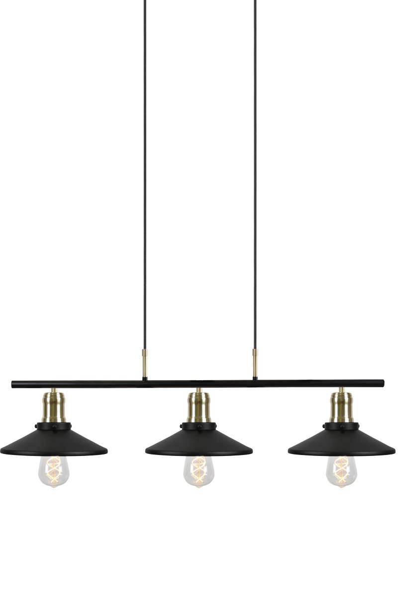 Disc 96cm Noir suspension De Globen Lighting - Ses abat-jour en forme de disque diffusent une lumière ample et agréable, créant un éclairage aussi naturel au-dessus de la table à manger que de la cuisine.