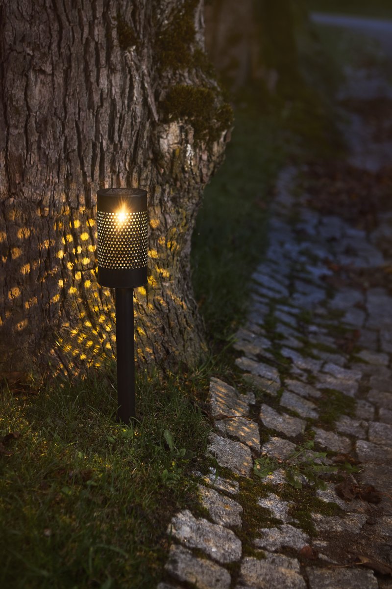 Blace Noir lampe solaire De Star Trading - La borne solaire Blace est une solution d'éclairage décorative et élégante pour les jardins et les allées.