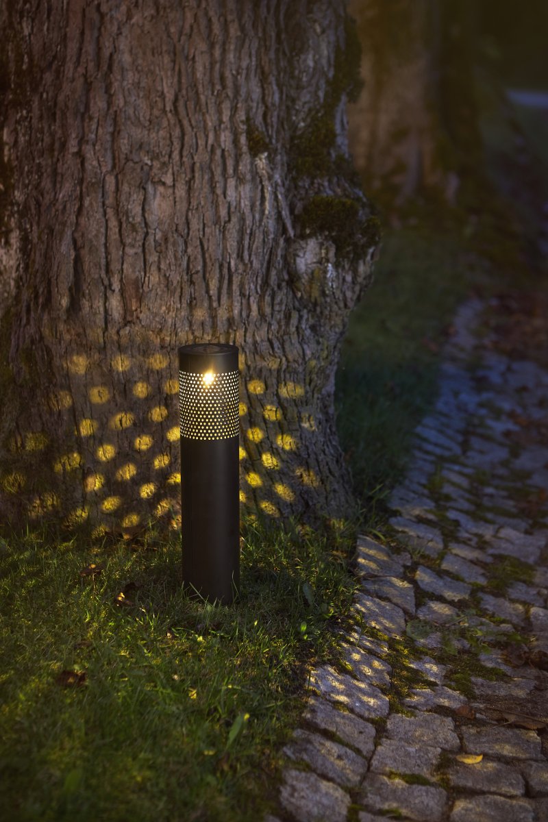 Blace Noir lampe solaire De Star Trading - La borne solaire Blace est une solution d'éclairage décorative et élégante pour les jardins et les allées.