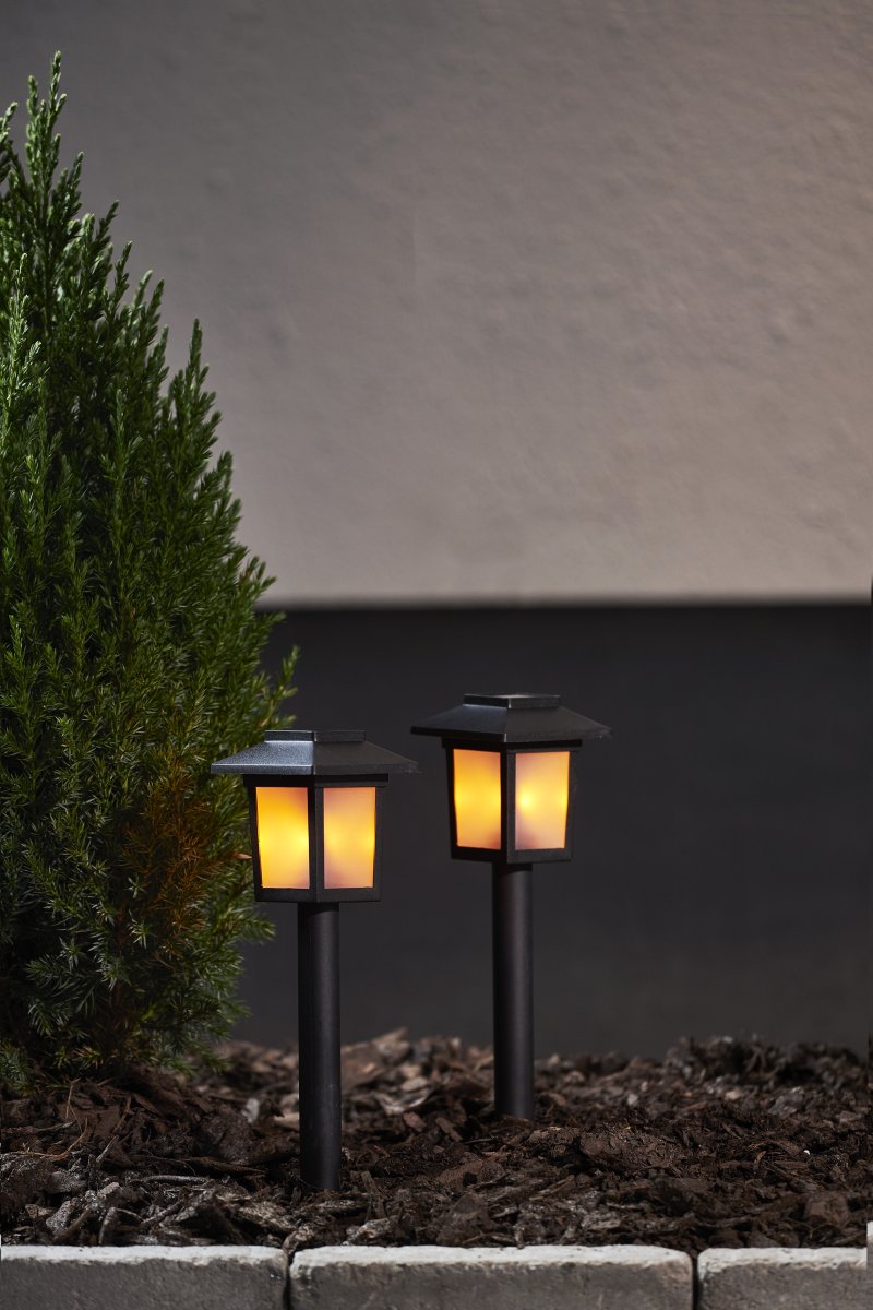 Flame Mini 2-p Noir lampe solaire De Star Trading - Belle lumi&egrave;re d&eacute;corative en combinaison avec des plantes ou comme petite lumi&egrave;re d'all&eacute;e.