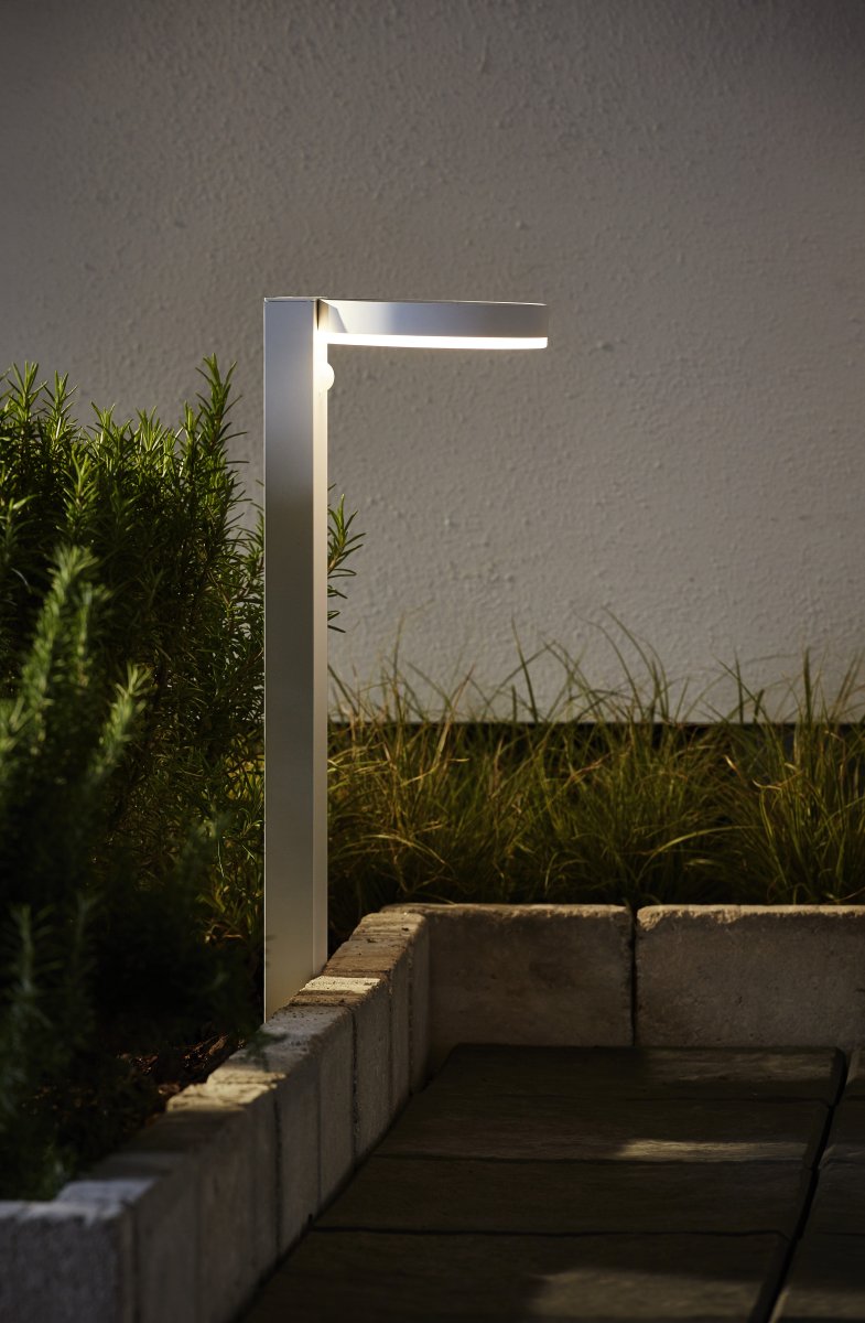 Vidi Blanc lampe solaire De Star Trading - Éclairage de chemin à énergie solaire qui illumine la borne solaire la nuit et via la détection de mouvement pendant 25 secondes avec 500 lumens, puis réduit à 70 lumens de lumière continue.