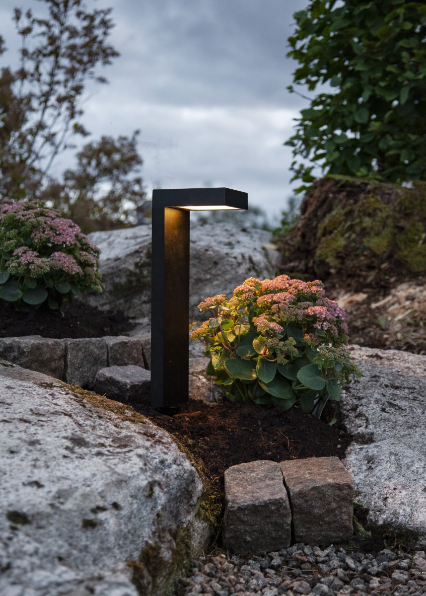 Vicini Noir lampe solaire De Star Trading - L'éclairage solaire est idéal pour être placé comme éclairage de couloir ou comme éclairage décoratif.