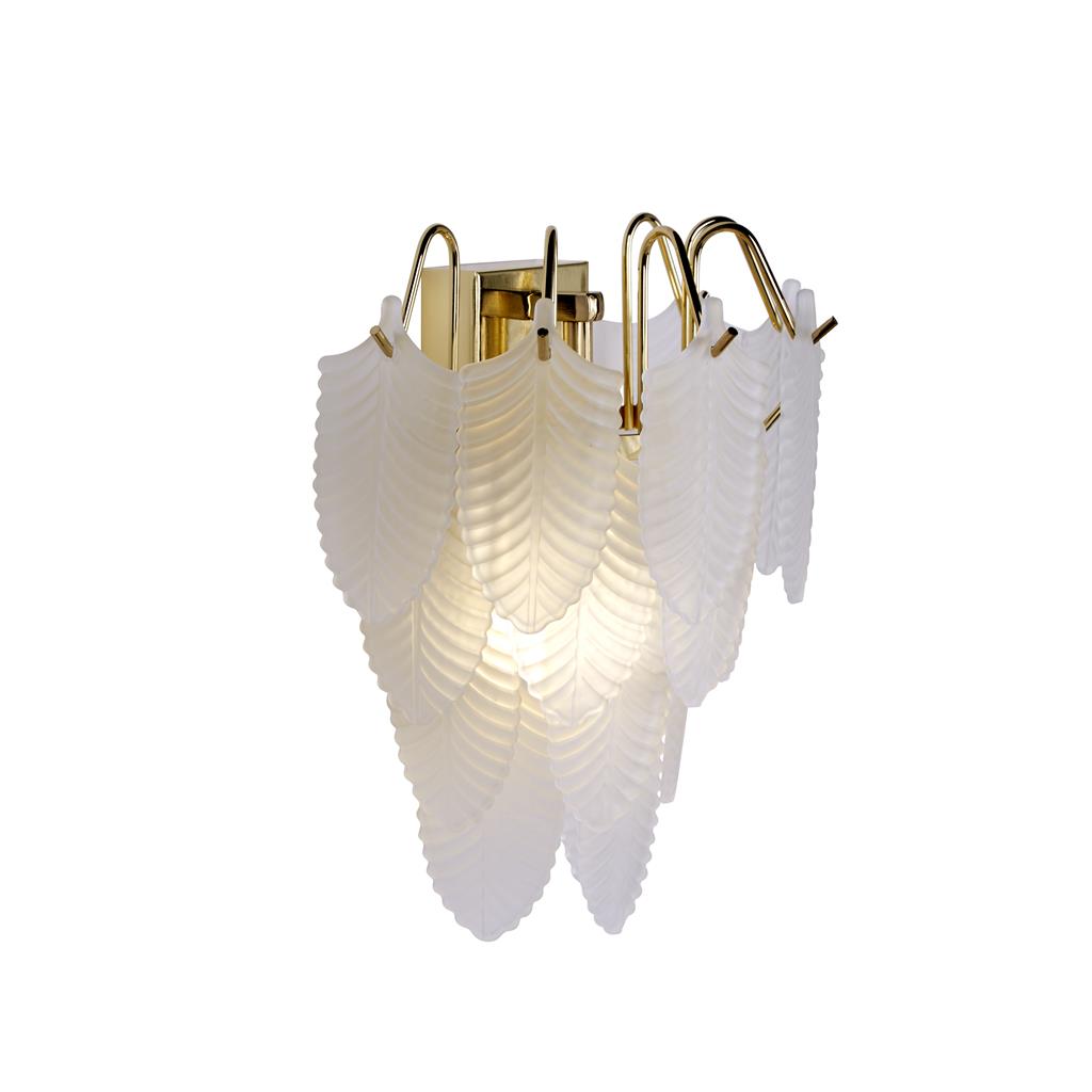 Feather 25cm Blanc/laiton applique murale De Searchlight - Placez-la id&eacute;alement dans votre salon, o&ugrave; elle contribuera &agrave; cr&eacute;er une atmosph&egrave;re apaisante tout en apportant une touche de style &agrave; votre d&eacute;coration.