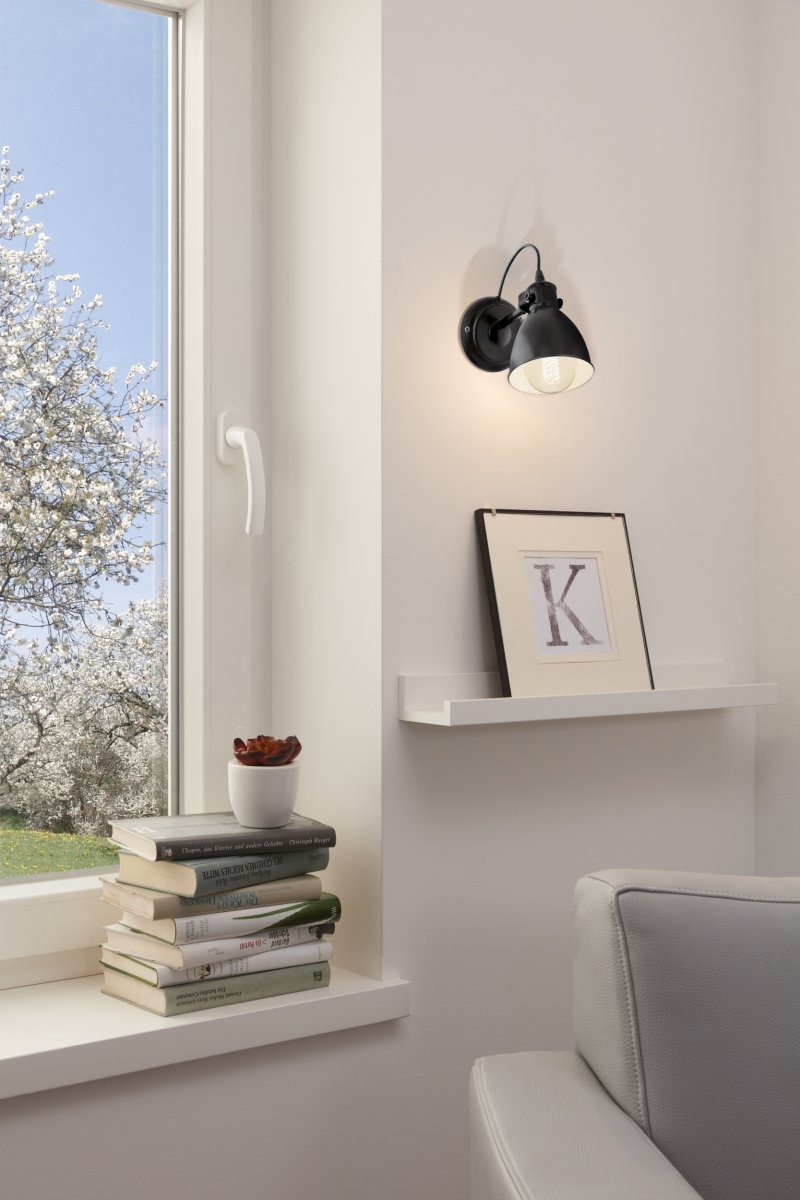 Priddy 22cm Noir applique murale De Eglo - L'applique murale Priddy est une lampe &eacute;l&eacute;gante en m&eacute;tal noir au design industriel classique.