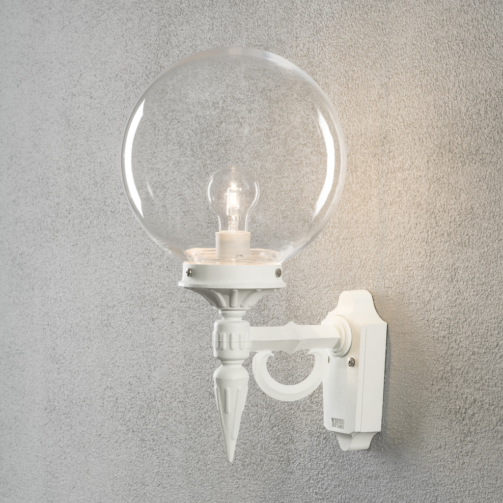 Orion Blanc lampe d’extérieur De Konstsmide - Cette lampe est fabriquée à partir de matériaux durables et peut résister à toutes les conditions météorologiques, ce qui en fait une solution durable et fiable.