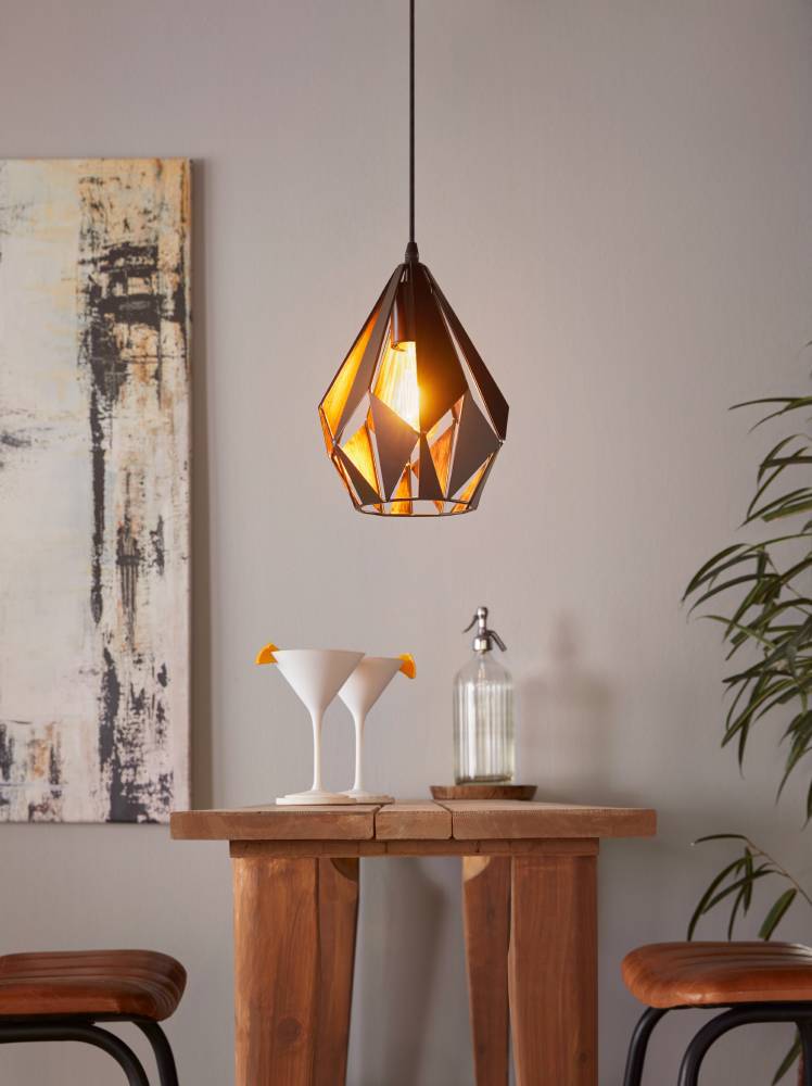 Carlton Ø20 Noir suspension De Eglo - Le style minimaliste et la forme unique de la lampe en font un ajout moderne et sophistiqu&eacute; &agrave; votre int&eacute;rieur.