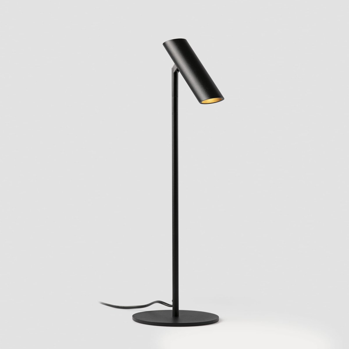 Leo 48cm Noir lampe de bureau De Faro Barcelona - Leo est une lampe de table noire &agrave; LED int&eacute;gr&eacute;e alliant polyvalence et design moderne.